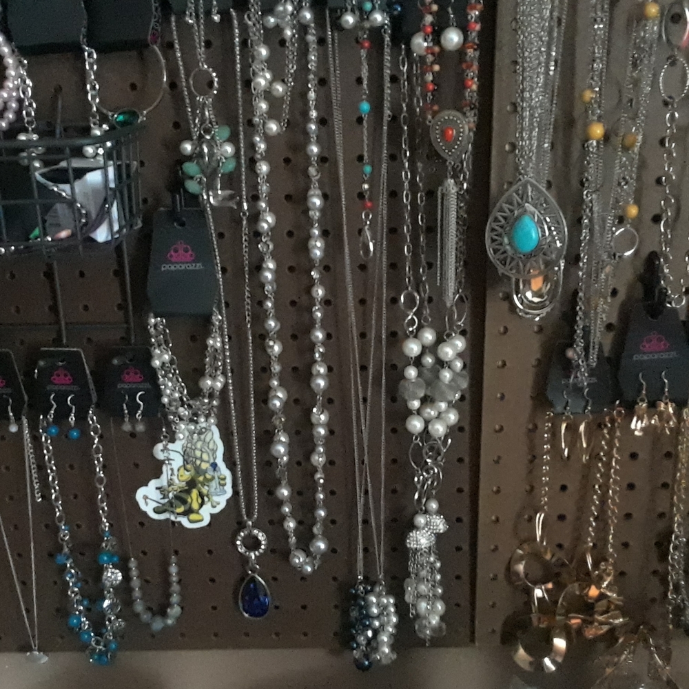 Jewelry - Picture 8 of 8